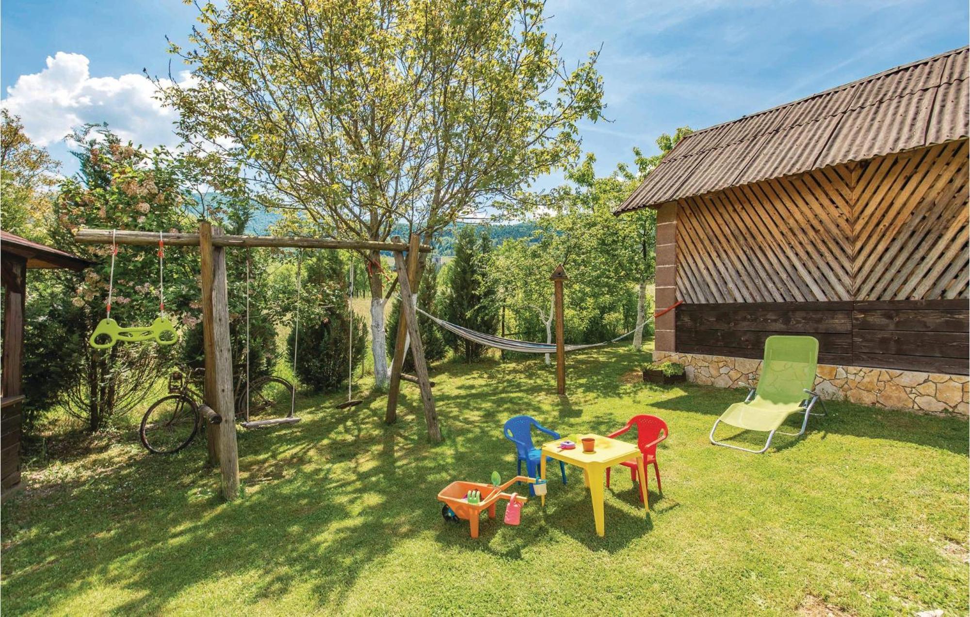 2 Bedroom Cozy Home In Licko Lesce Экстерьер фото
