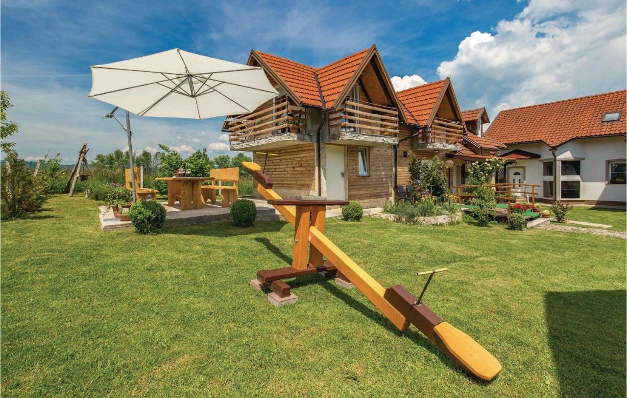2 Bedroom Cozy Home In Licko Lesce Экстерьер фото